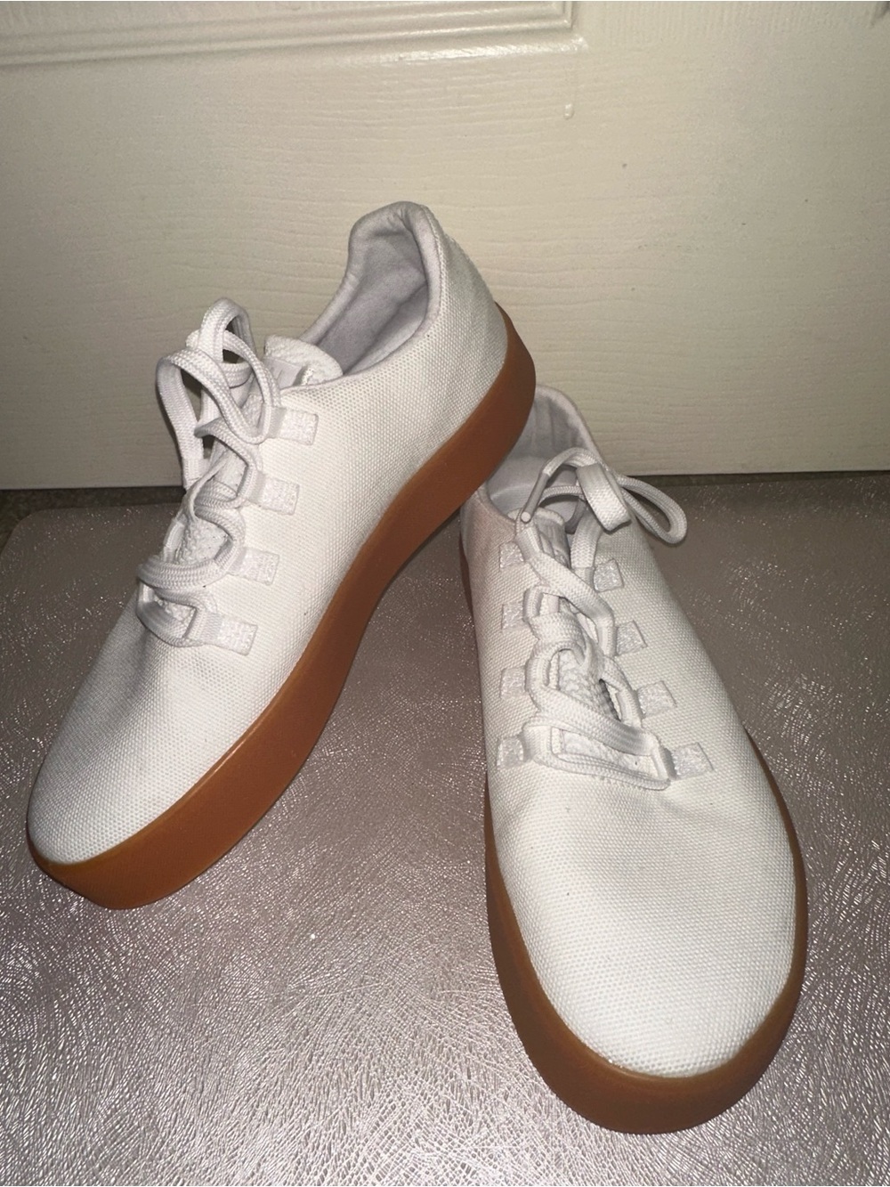 NOBULL White Knit Sneakers with Gum Sole like new NWOT W9.5 M8